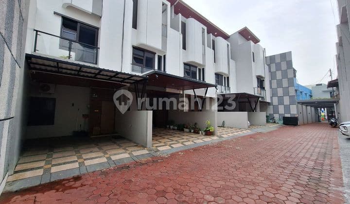 House in the City Center of Utan Kayu, Matraman