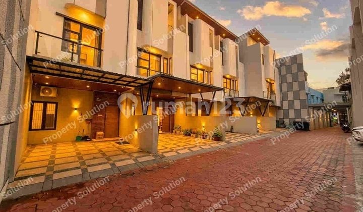 Townhouse Mewah di Matraman Strategis