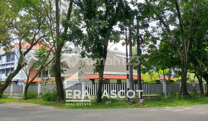 Prime Location Core Hook House on Jl. Slamet Riyadi, Medan Maimun