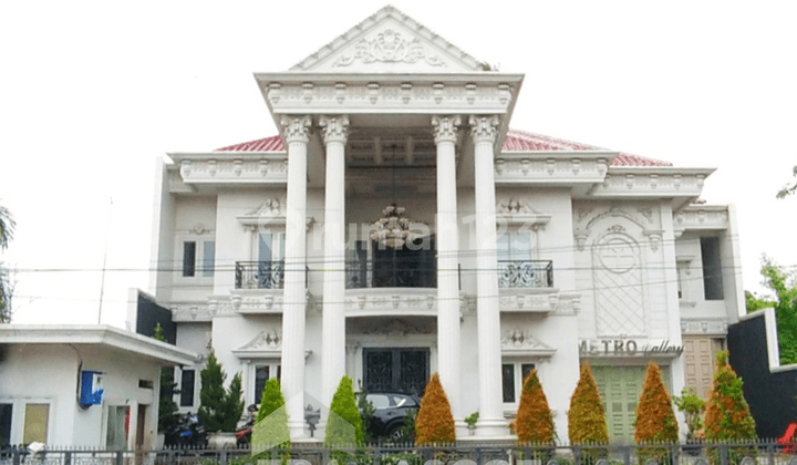Rumah Sultan Di Daerah Elite Jalan Amir Hamzah Medan