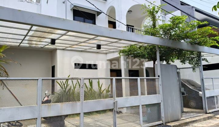 Rumah Mewah Bagus Ada Kolam Renang Komplek Arcamanik Kota Bandung