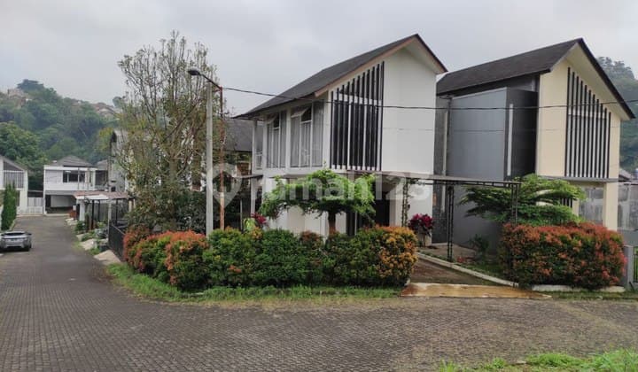 Nice House in Exclusive Dago Complex Near ITB Campus, Bandung City
