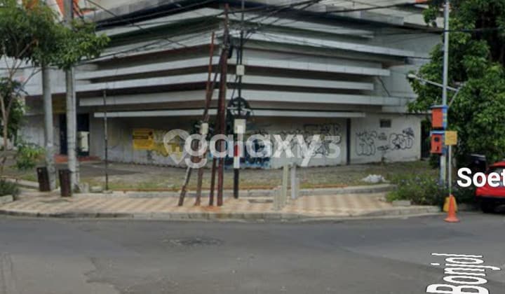 City center, premium location highly suitable for business, offices, luxury cafes, restaurants.