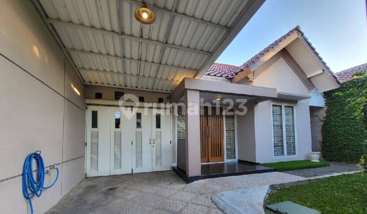 Harga turun. Rumah Besar 2 Lantai Siap Huni di Delta Sari Baru - Hadap Utara