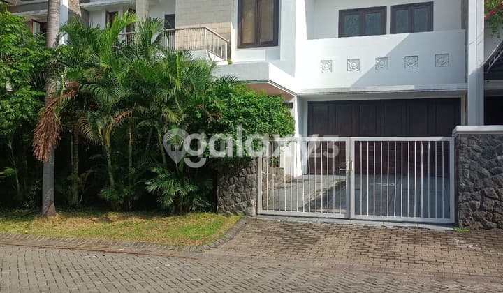 Rumah siap huni dan pakai di kawasan elite Graha Family dekat dengan ROCA, cafe monople, loop Graha, RS Nashos