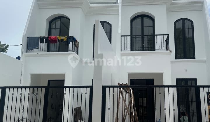 Dijual Rumah Lokasi Asri 2 Lantai Meruya Utara Jakarta Barat