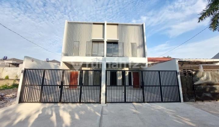 Dijual Rumah 2Man dengan Luas Bangunan Paling Besar Meruya Utara