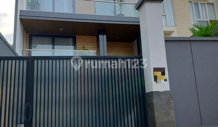 Dijual Rumah Mewah Fully Furnish Jalan Panjang Jakarta Barat