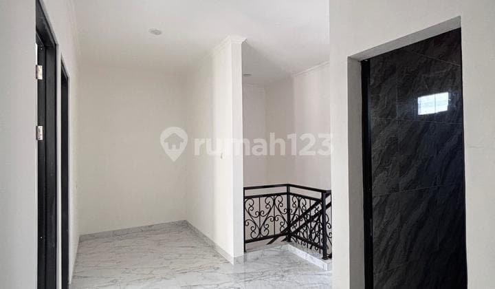 Rumah Mewah Harga Terjangkau Di Jakarta Legalitas Shm Lokasi Strategis Dekat Lrt Dan Exit Toll