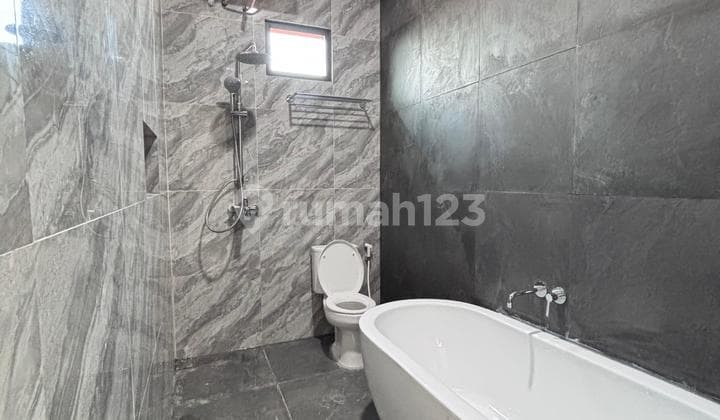 Rumah Mewah Harga Terjangkau Di Jakarta Legalitas Shm Lokasi Strategis Dekat Lrt Dan Exit Toll