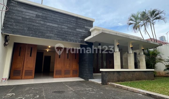 Dekat Masjid, Rumah 1 Lantai Dengan Taman Yang Luas Kemang