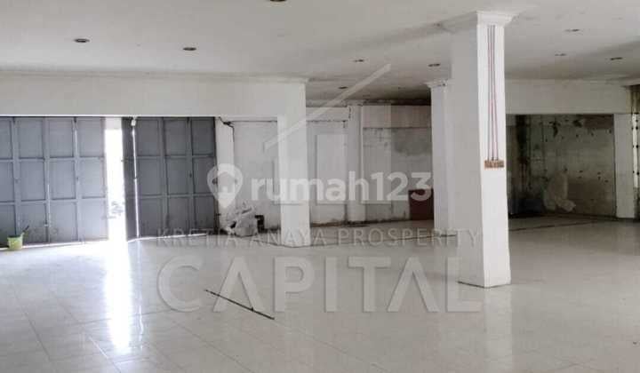 Sudirman Bandung 2-Storey Shop House with Strategic Location and Price Below NJOP