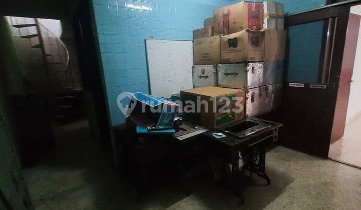 Rumah Siap Huni Di Haji Nawi Masuk Komplek, Security 24 Jam, Bebas Banjir, Akses Keluar Masuk Mobil Depan Rumah Lebar dan Lega, Lokasi rumah di area Onestop Shopping Radio Dalam Raya dan Mall Pondok Indah