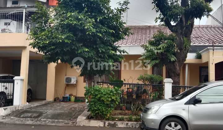 Rumah Lokasi Elit di Komplek Senayan, 550 Meter Ke Jalan Raya Patal Senayan
