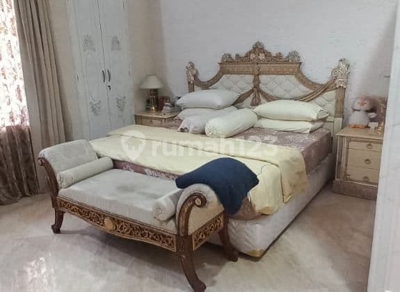 Highly Strategic House in Menteng, 700 Meters to Sudirman Station