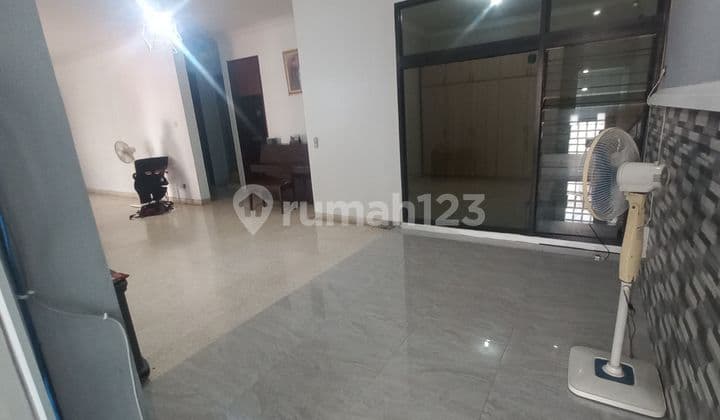 Rumah Siap Huni Di Haji Nawi Masuk Komplek, Security 24 Jam, Bebas Banjir, Akses Keluar Masuk Mobil Depan Rumah Lebar dan Lega, Lokasi rumah di area Onestop Shopping Radio Dalam Raya dan Mall Pondok Indah