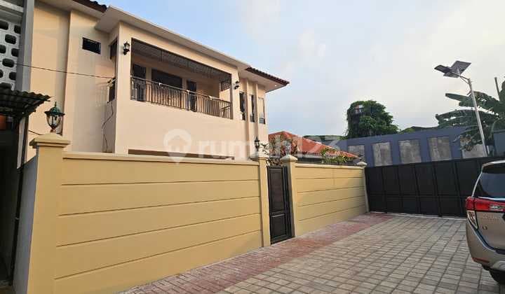House Below Market Fully Renovated, Garage and Carport for 6 Cars, 200 Meters to Jln Radio Dalam Raya