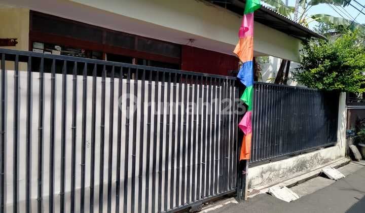 Rumah Akses Mobil Masuk Gang area Otista, 30 meter ke Jalan Raya Otista, Surat Masih HGB