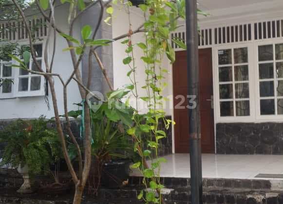 Rumah Depan Taman Komplek Area Cipete, 500 Meter ke Jalan Raya Antasari dan 2Km ke Kemang Raya