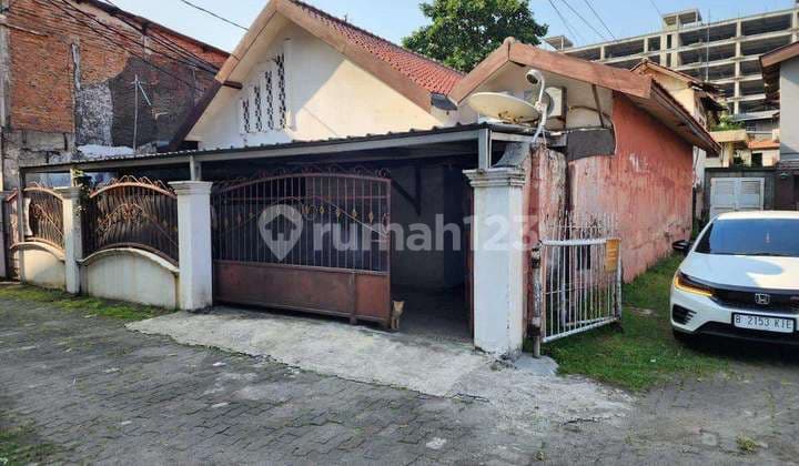 Rumah Dibawah NJOP Area Jatinegara, 30 Meter ke Terminal Kampung Melayu. NJOP PBB 2025 : 5,742,774,000