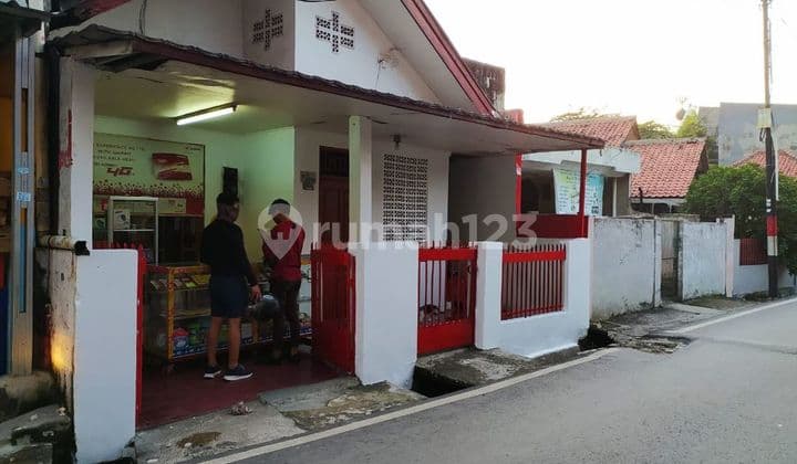 Super Strategic Old House, 400 Meters to Dukuh Atas MRT