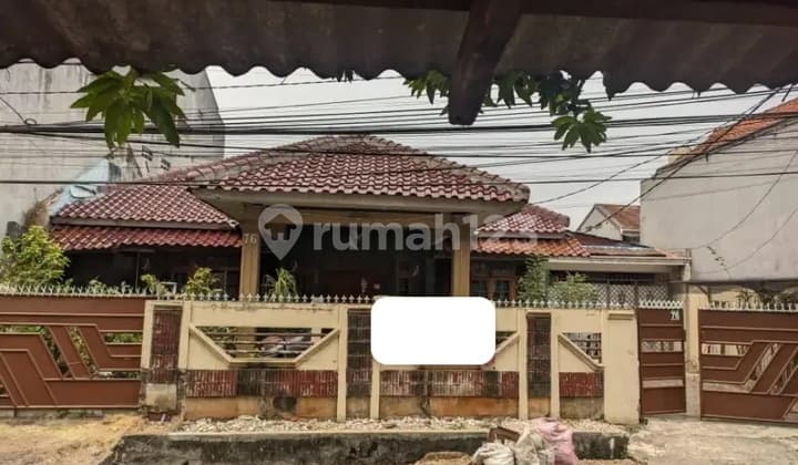 Bonus House with 400m2 Vacant Land, 300 Meters to Ulujami Raya
