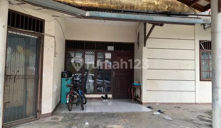 Rumah Siap Huni Area Pulo, 350 Meter ke MRT Blok A, Akses Depan Rumah 1 Mobil.