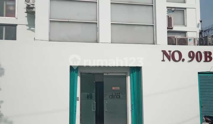 Kantor Siap Huni 2 lantai area Jalan Saharjo. Super Strategis Pinggir Jalan Raya Utama. Surat HGB.