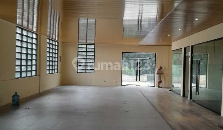 Cocok Kantor/Beauty Clinic/Cafe, pinggir jalan raya area Gandaria, minimal sewa 2 tahun