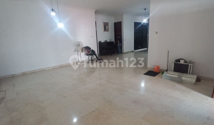 Rumah Siap Huni Di Haji Nawi Masuk Komplek, Security 24 Jam, Bebas Banjir, Akses Keluar Masuk Mobil Depan Rumah Lebar dan Lega, Lokasi rumah di area Onestop Shopping Radio Dalam Raya dan Mall Pondok Indah