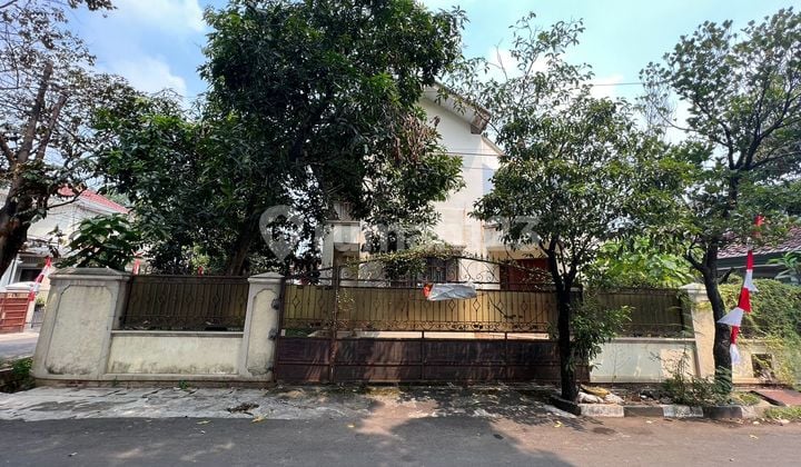 Rumah Mewah Posisi Hook dalam Komplek area Dukuh Kramat Jati, 950 meter ke Jalan Raya Bogor,