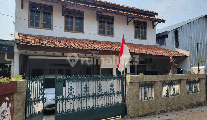 Rumah Siap Huni Semi Furnished di Pondok Kelapa, 300 meter ke Jalan Raya Kalimalang