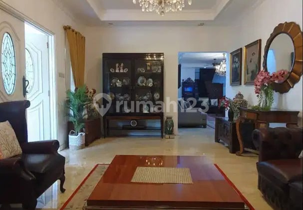 Ready-to-Occupy House 24-Hour Security with Pool, 50 Meters to Cipete Raya