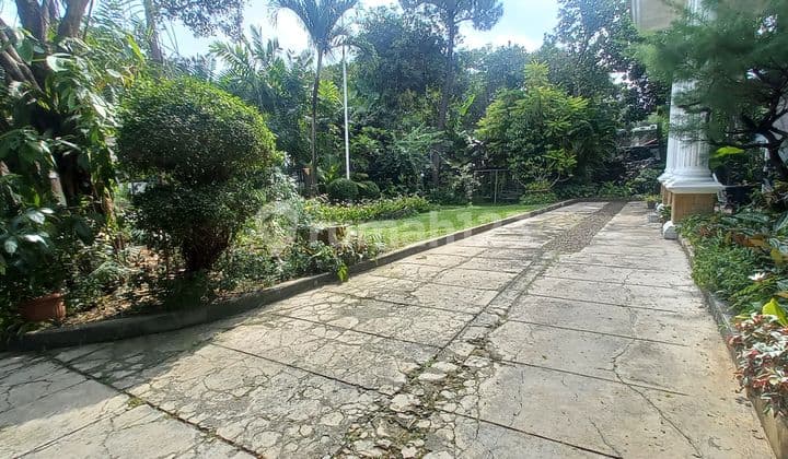 Rumah Klasik Gaya Arsitektur Tropis Modern, Cocok Healing Dgn Keluarga Besar, Hanya 90 Meter Ke Jatipadang Raya