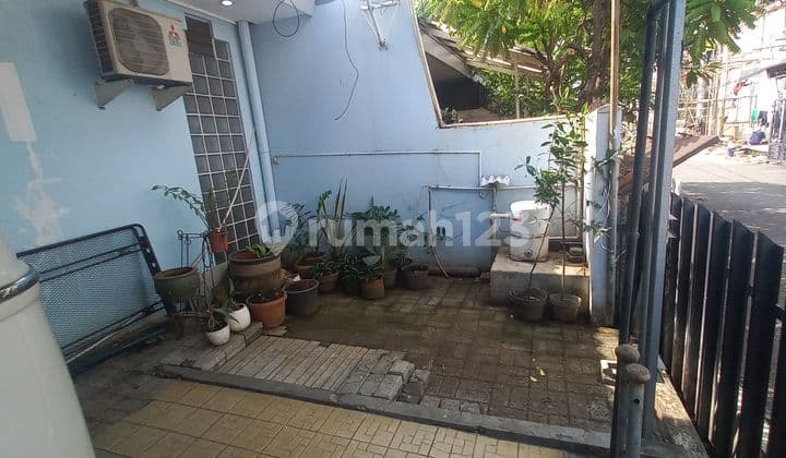 Rumah Siap Huni Di Haji Nawi Masuk Komplek, Security 24 Jam, Bebas Banjir, Akses Keluar Masuk Mobil Depan Rumah Lebar dan Lega, Lokasi rumah di area Onestop Shopping Radio Dalam Raya dan Mall Pondok Indah