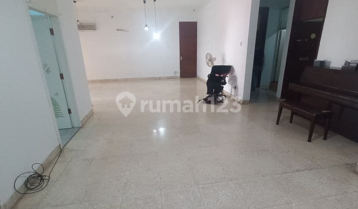 Rumah Siap Huni Di Haji Nawi Masuk Komplek, Security 24 Jam, Bebas Banjir, Akses Keluar Masuk Mobil Depan Rumah Lebar dan Lega, Lokasi rumah di area Onestop Shopping Radio Dalam Raya dan Mall Pondok Indah