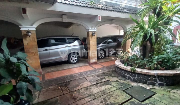 Rumah Klasik Gaya Arsitektur Tropis Modern, Cocok Healing Dgn Keluarga Besar, Hanya 90 Meter Ke Jatipadang Raya