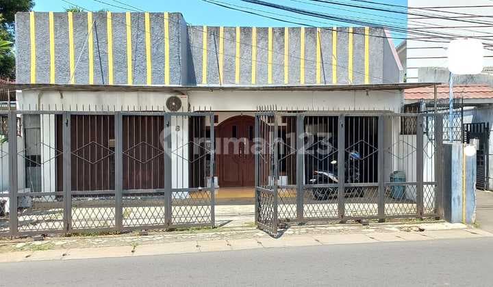 Rumah Cocok Kantor/Usaha Pinggir Jalan Raya Ceger area Zona Komersil