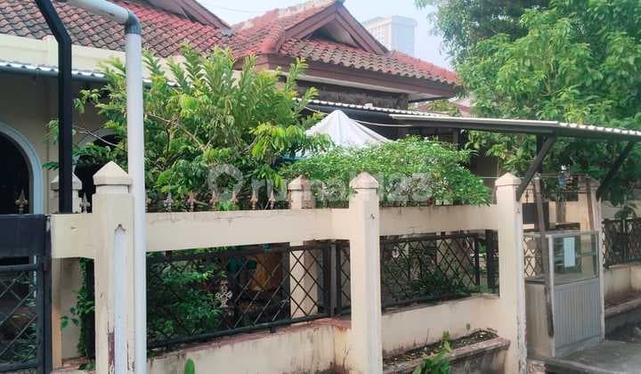 Old House area on Jln Muhi, 200 meters to Main Road, 10 minutes to PIM 1.