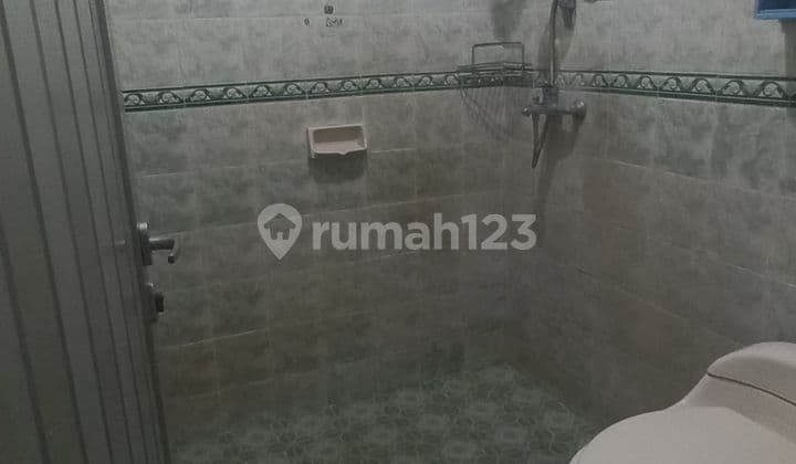 Rumah Siap Huni Di Haji Nawi Masuk Komplek, Security 24 Jam, Bebas Banjir, Akses Keluar Masuk Mobil Depan Rumah Lebar dan Lega, Lokasi rumah di area Onestop Shopping Radio Dalam Raya dan Mall Pondok Indah