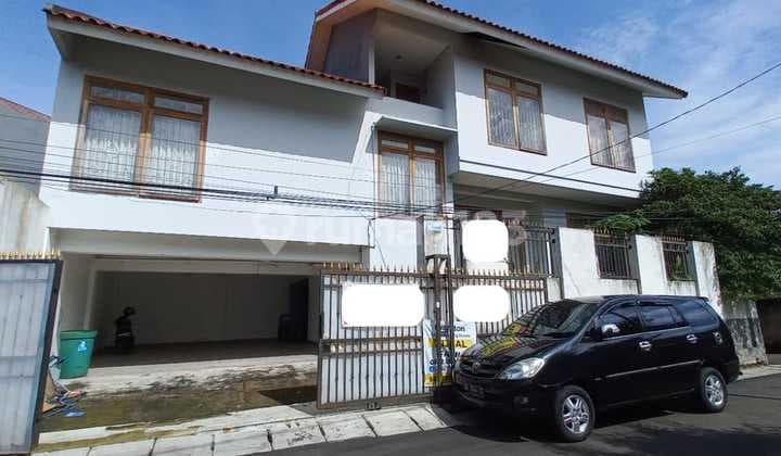 Hook House and Strategic Location, Minimum 2 Years, 400 Meters to Jalan Radio Dalam Raya