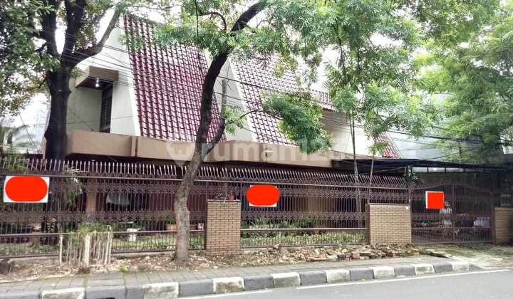 Rumah Hook Pinggir Jalan, Hadap Utara-Barat, 700 meter ke Jln Benhil Raya & 500 meter ke Gatot Subroto, Cocok untuk Tinggal/Mess/Kost-Kostan