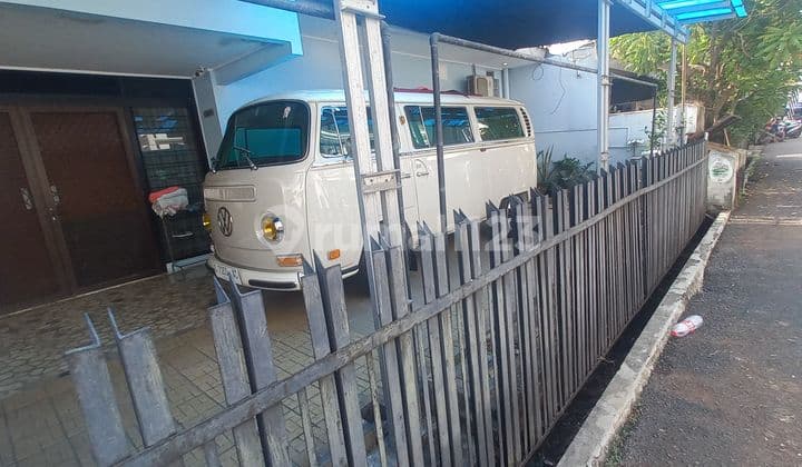 Rumah Siap Huni Di Haji Nawi Masuk Komplek, Security 24 Jam, Bebas Banjir, Akses Keluar Masuk Mobil Depan Rumah Lebar dan Lega, Lokasi rumah di area Onestop Shopping Radio Dalam Raya dan Mall Pondok Indah