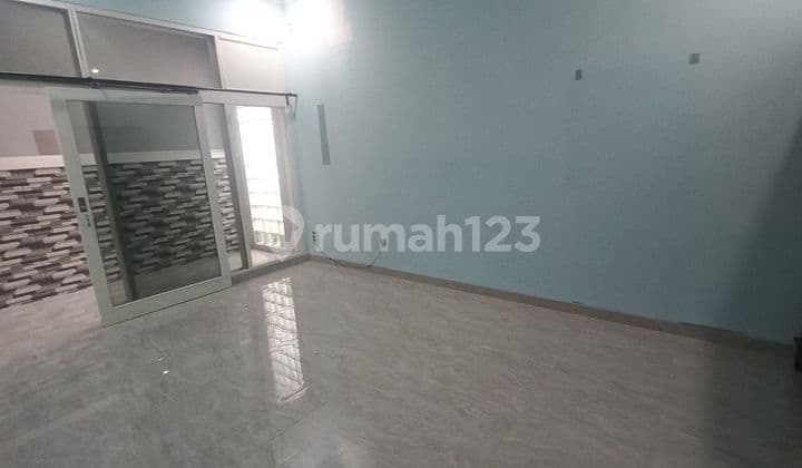 Rumah Siap Huni Di Haji Nawi Masuk Komplek, Security 24 Jam, Bebas Banjir, Akses Keluar Masuk Mobil Depan Rumah Lebar dan Lega, Lokasi rumah di area Onestop Shopping Radio Dalam Raya dan Mall Pondok Indah