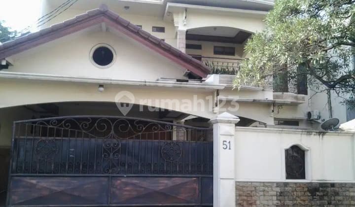 Ready-to-Occupy House in West Cilandak Area, 80 Meters to Antasari Main Road