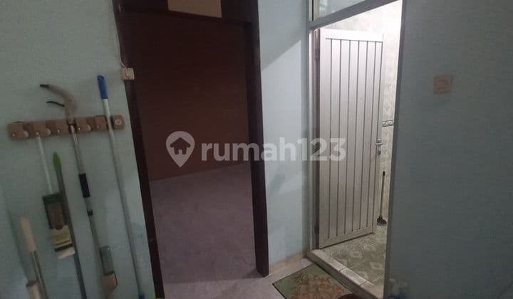 Rumah Siap Huni Di Haji Nawi Masuk Komplek, Security 24 Jam, Bebas Banjir, Akses Keluar Masuk Mobil Depan Rumah Lebar dan Lega, Lokasi rumah di area Onestop Shopping Radio Dalam Raya dan Mall Pondok Indah