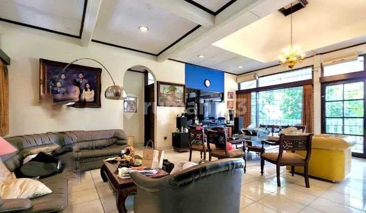 Rumah Klasik Gaya Arsitektur Tropis Modern, Cocok Healing Dgn Keluarga Besar, Hanya 90 Meter Ke Jatipadang Raya