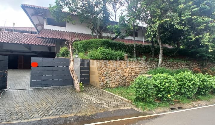 Hook House with Elevator and Pool in Pondok Indah Golf Hill