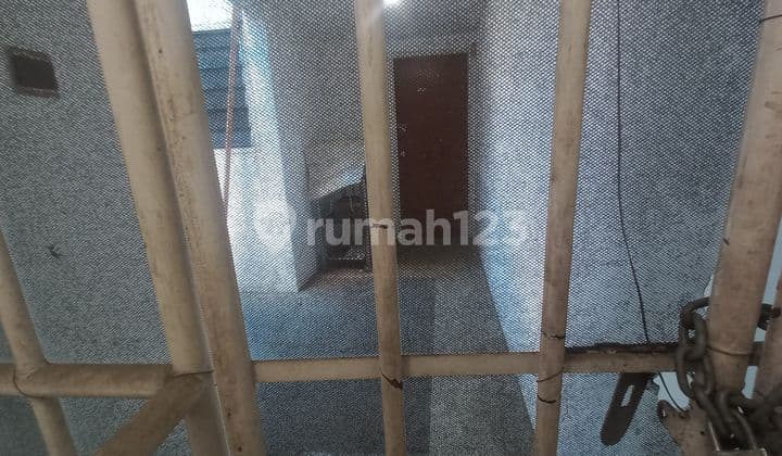 Rumah Siap Huni Di Haji Nawi Masuk Komplek, Security 24 Jam, Bebas Banjir, Akses Keluar Masuk Mobil Depan Rumah Lebar dan Lega, Lokasi rumah di area Onestop Shopping Radio Dalam Raya dan Mall Pondok Indah