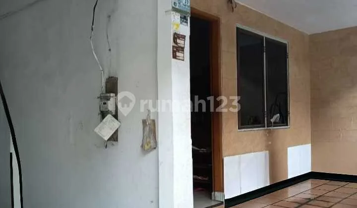 Rumah Murah Siap Huni 2 Lantai Dekat Sawah Besar, Jakarta Pusat